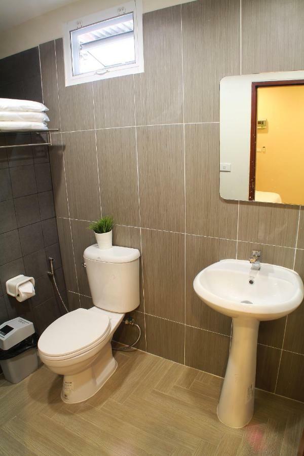 S'Prima Hostel Phitsanulok Bagian luar foto