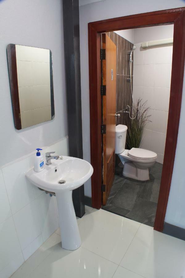 S'Prima Hostel Phitsanulok Bagian luar foto